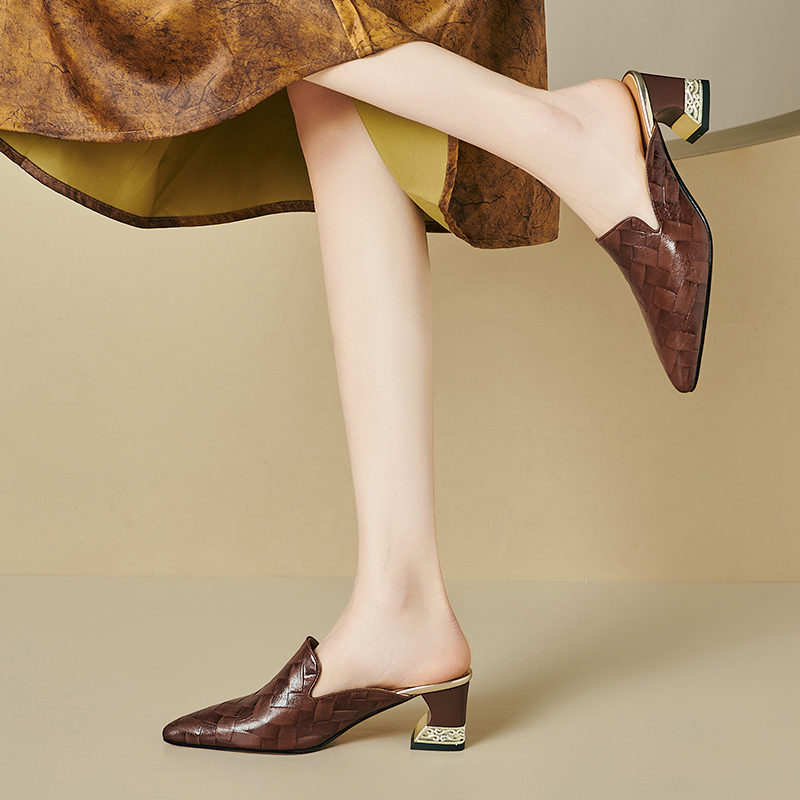 Elegant Women's Closed Toe Mid Heel Slippers with Color Block and Metal Accents - Image 2