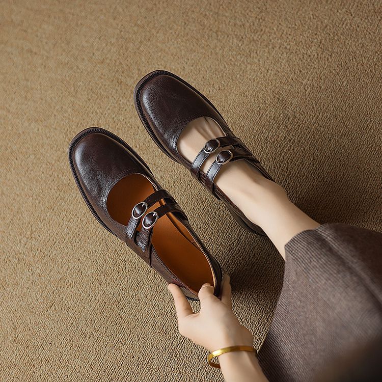 Women's Retro Leather Loafers with Chunky Heel and Metal Detail