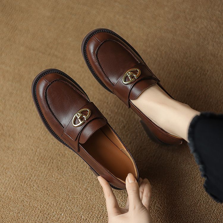 Women's Retro Leather Loafers with Chunky Mid Heel and Metal Detail - Image 4