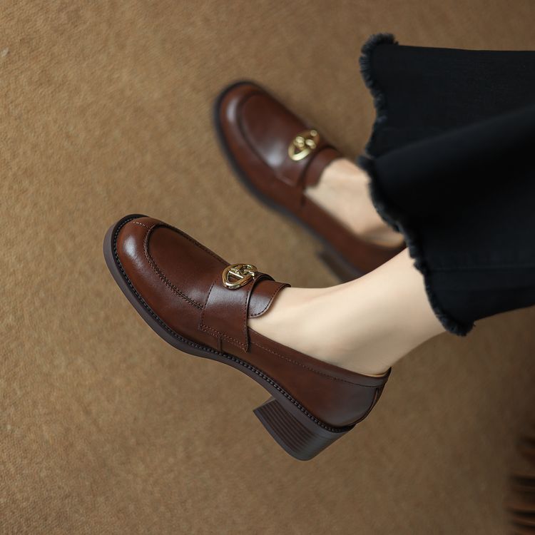 Women's Retro Leather Loafers with Chunky Mid Heel and Metal Detail - Image 3
