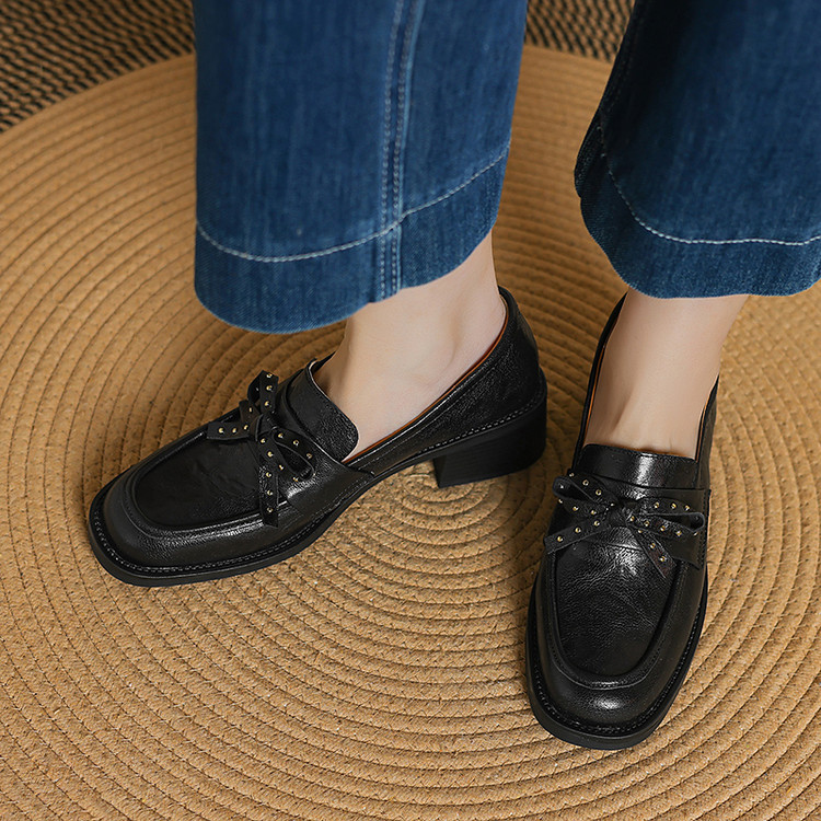 Women's Retro Square Toe Loafers with Bow and Metal Detail Low Chunky Heel