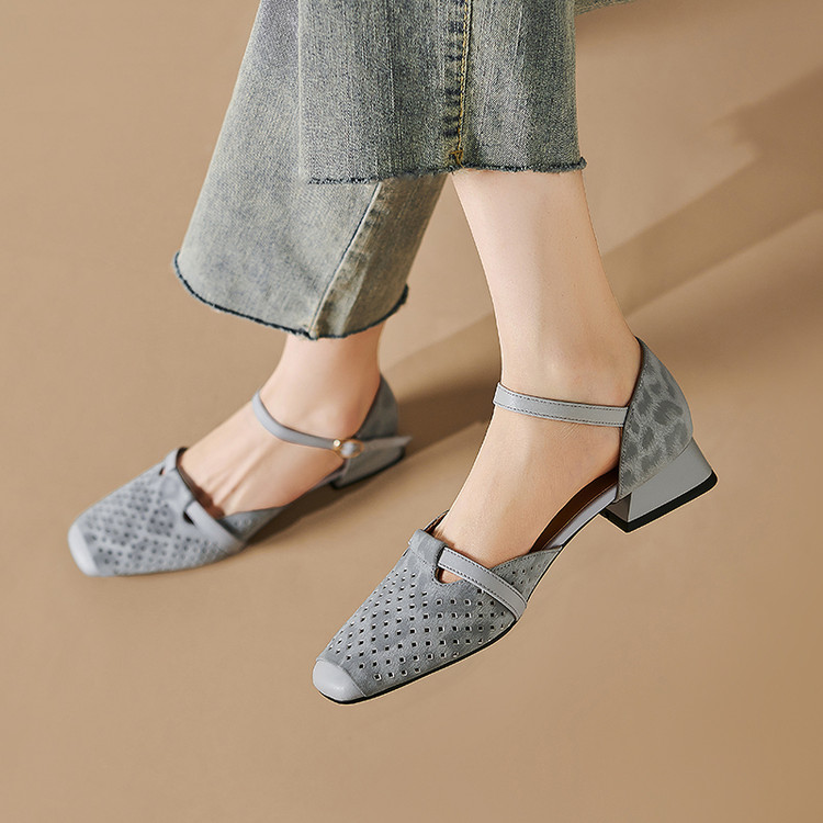 Women's Leather Closed Toe Slippers with Buckle and Color Block